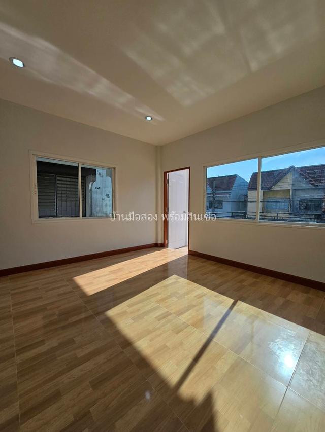 หมู่บ้านฉัตรหลวง ราษฎร์อุทิศ 12