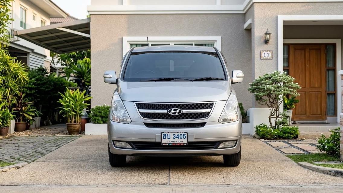 HYUNDAI H1 2.5 DELUXE A/T ปี 2011