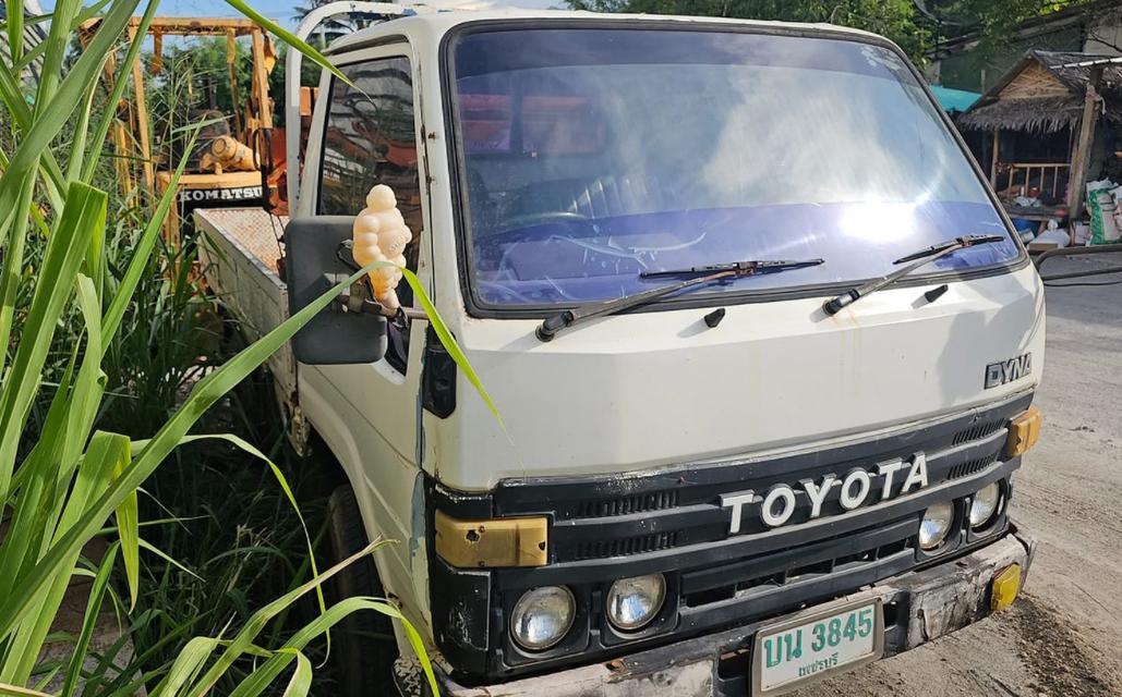 ขายด่วน รถบรรทุก 4 ล้อ Toyota Dyna 2