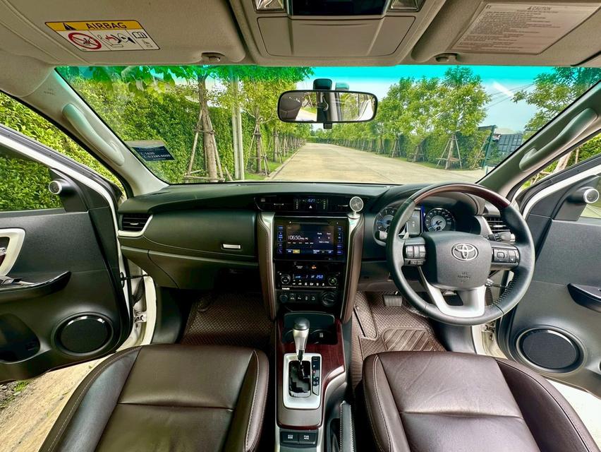 Toyota Fortuner 2.4 Top Sigma4 ดีเซล 4WD Auto ปี 2018 สีขาว เจ้าของดูแลอย่างดี สภาพป้ายแดง 14