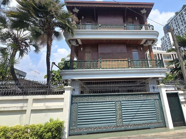 บ้านเดี่ยวไม้สักสูง3ชั้นให้เช่า ทำเลย่านเอกมัย BTSเพียง200เมตร 2