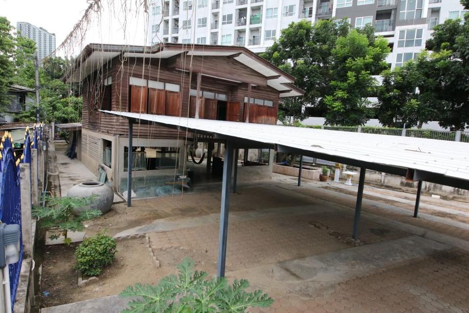 ขายบ้านพร้อมที่ดิน บ้านไม้เรือนไทย 3 ห้องนอน ติดคลองบางขุนเทียน ทำเลดี ใกล้ BTS วุฒากาศ 150 ม. 2