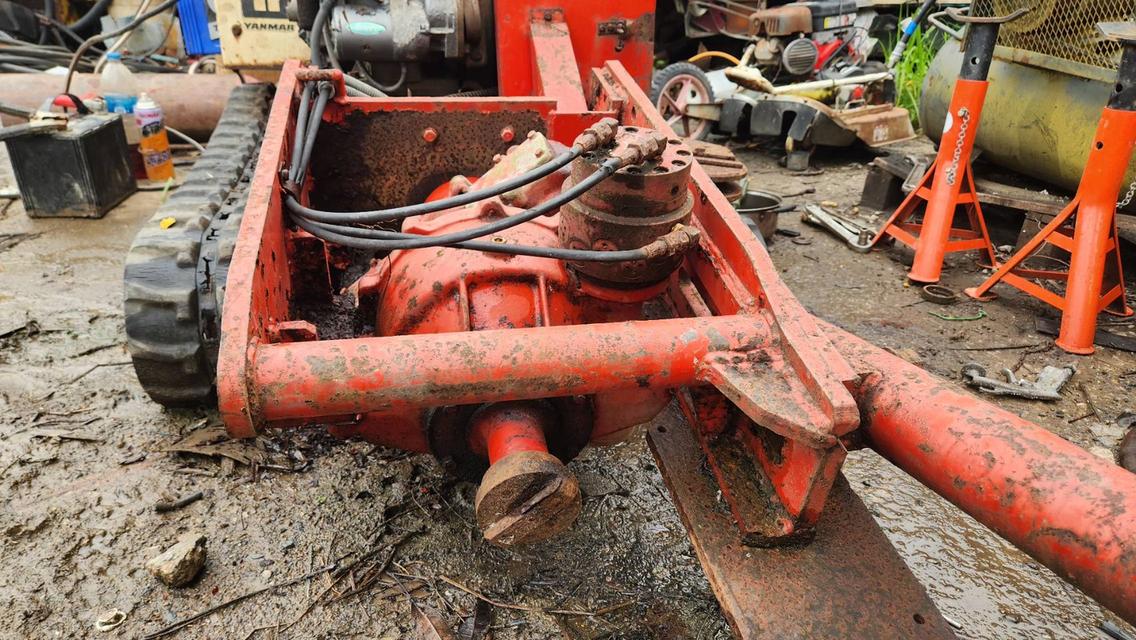 รถขุดย้ายต้นไม้ ขนาดเล็ก เก่าญี่ปุ่น เครื่อง yanmar ดีเซล ดัดแปลงเจาะลอดใต้ถนน วางท่อ ร้อยสายไฟ 6