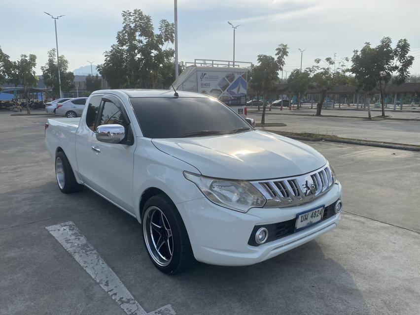 Mitsubishi triton สีขาว ปี 2018 3