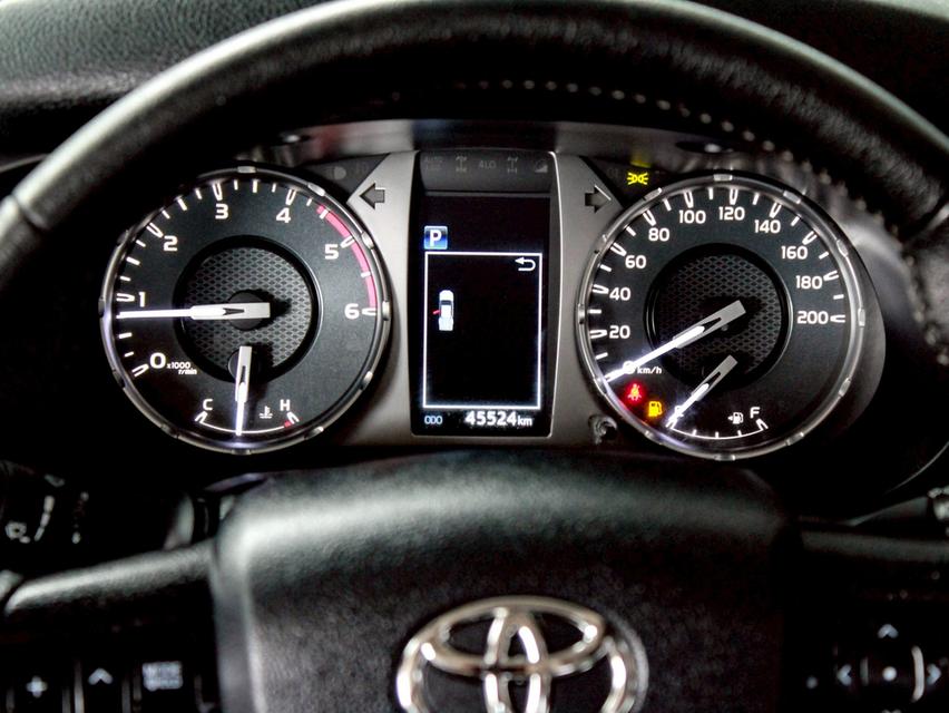 TOYOTA HILUX REVO 2.4 MID PRERUNNER DOUBLE CAB 2022   17