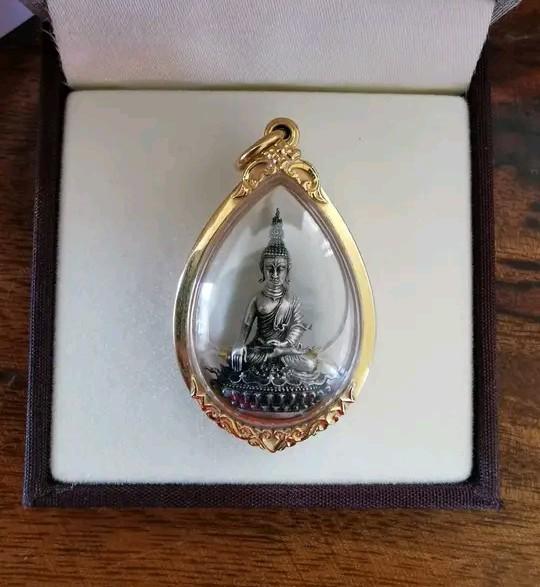 พระพุทธเลี่ยมทอง