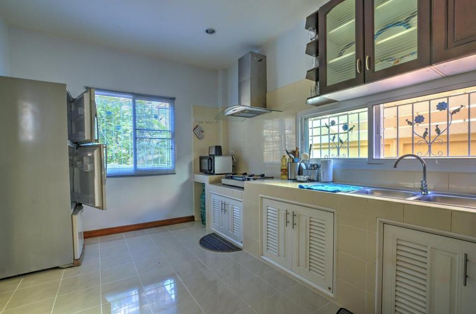 🏡🌟 ให้เช่าบ้านเดี่ยว 2 ชั้นหลังใหญ่ ทำเลดี เดินทางสะดวก ใกล้ร้านสะดวกซื้อ ตลาด และห้างสรรพสินค้า เหมาะสำหรับอยู่อาศัยหรือครอบครัวใหญ่ 2