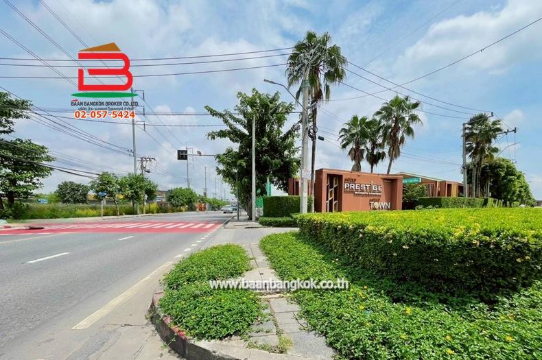 ทาวน์เฮาส์ หมู่บ้าน โกลเด้นทาวน์ วัชรพล-สุขาภิบาล 5 เนื้อที่ 21.5 ตรว. (ใกล้บิ๊กซี สุขาภิบาล5) ถนนสายไหม แขวงออเงิน เขตสายไหม 12