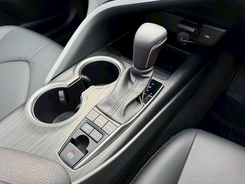 TOYOTA CAMRY 2.5 HEV Premium MNC Sunroof ปี23 สีขาวมุก สวยสุดในรุ่น มือเดียว สภาพป้ายแดง 8