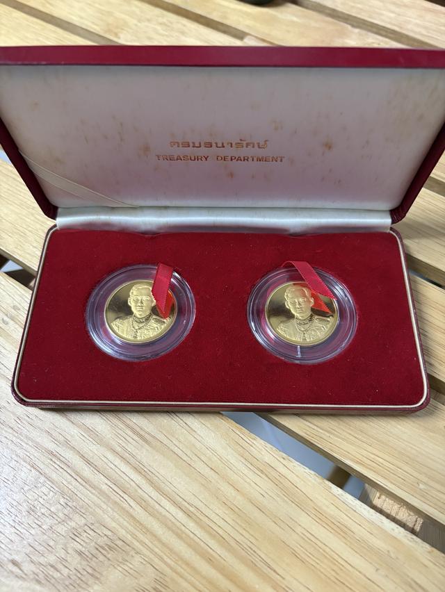 เหรียญฉลองสิริราชสมบัติครบ 50 ปี รัชกาลที่ 9 ปี 2539 กะไหล่ทองลำ พ่นทราย 4