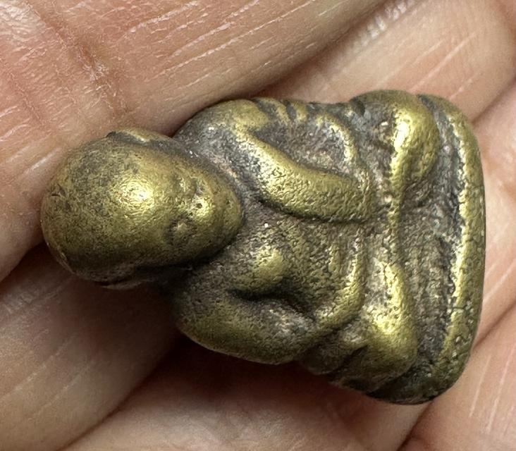 รูปหล่อ ล.พ.เงิน วัดห้วยเขน พิมพ์ B เนื้อโลหะเขียวอมเหลือง