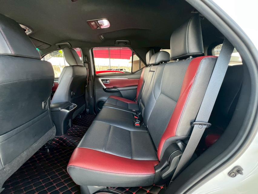 TOYOTA FORTUNER 2.4 LEGENDER BLACK TOP ปี 2022  10