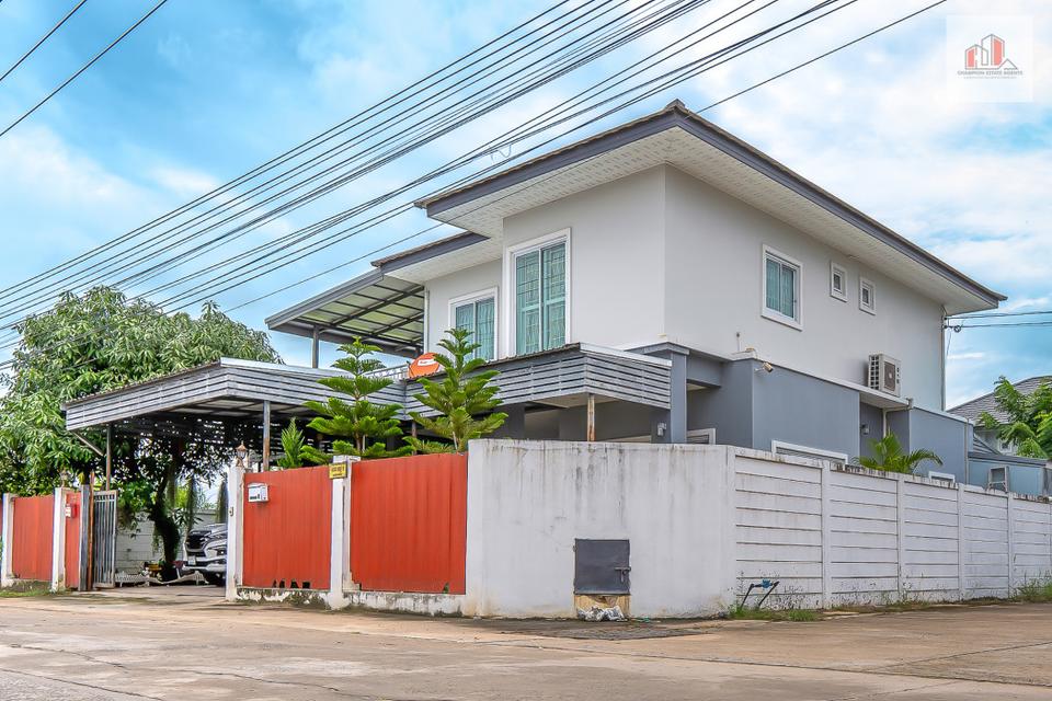ขายบ้านเดี่ยว มีสระว่ายน้ำ ม.เย็นสิริ อ.เมืองร้อยเอ็ด หลังใหญ่ แถมเฟอร์นิเจอร์ทั้งหลัง พร้อมอยู่ 2