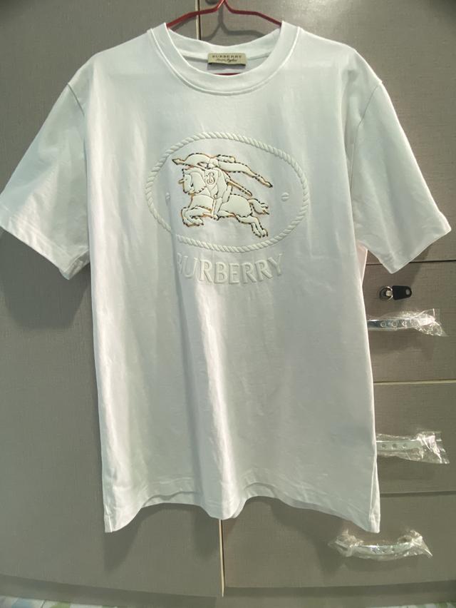 เสื้อ BURBERRY สีขาว มือสอง ของแท้