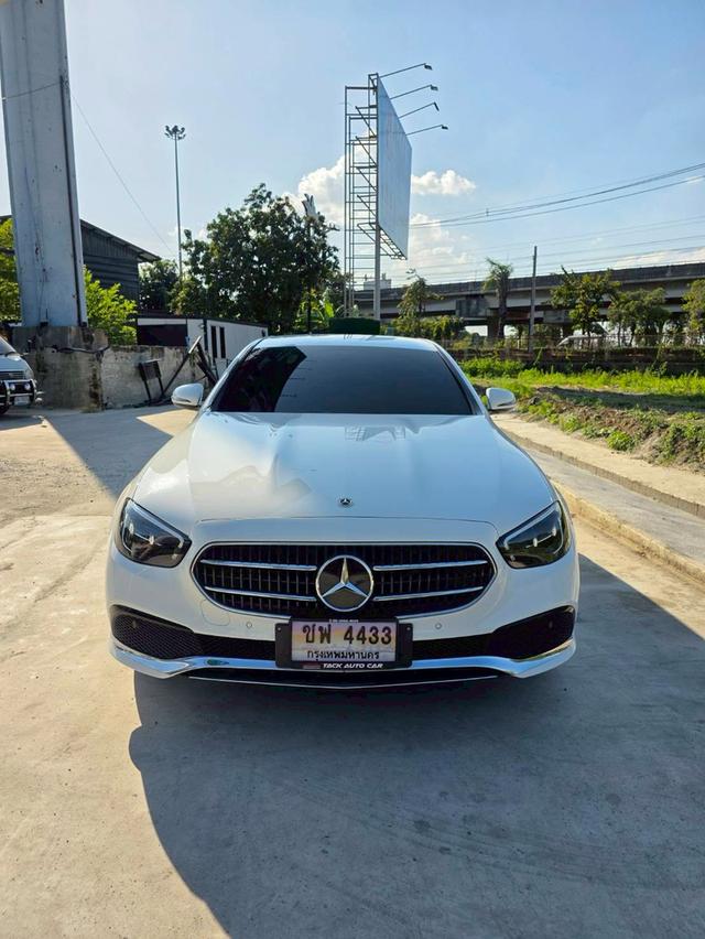 Mercedes-Benz E300e Avantgarde (W213) (Facelift) ปี 2023 สีขาว ไมล์ 50,000 กม. 2