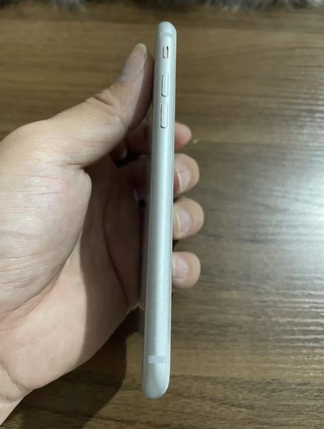 iPhone 8 สีขาว 3