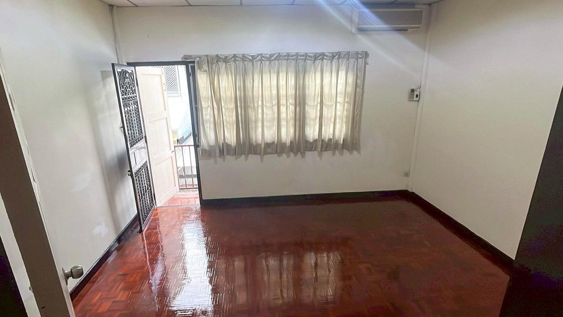 ทาวเฮ้าส์ให้เช่า 310/57 ซอยรามคำแหง 72 แยก 1 ทำสัญญา 1 ปี TOWNHOUSE FOR RENT โทรศัพท์: 083-792-5426 15