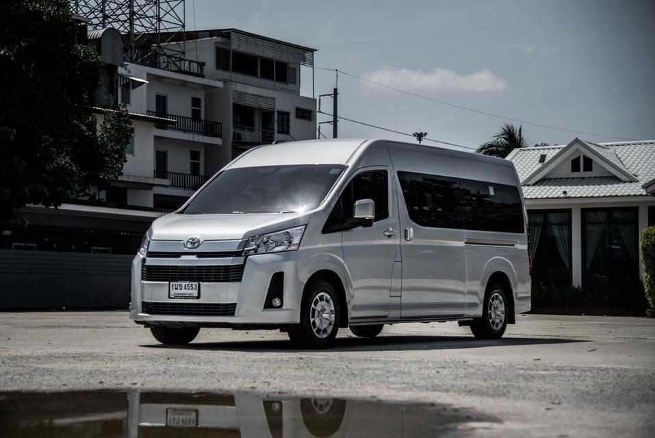 (แจ้งรหัสรถ CBL4553) TOYOTA Commuter 2.8 Diesel 6MT 2020