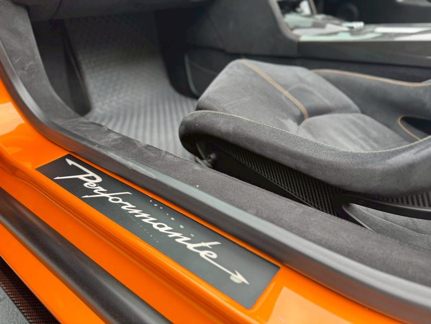 Lamborghini 570-4 performante รูปที่ 10