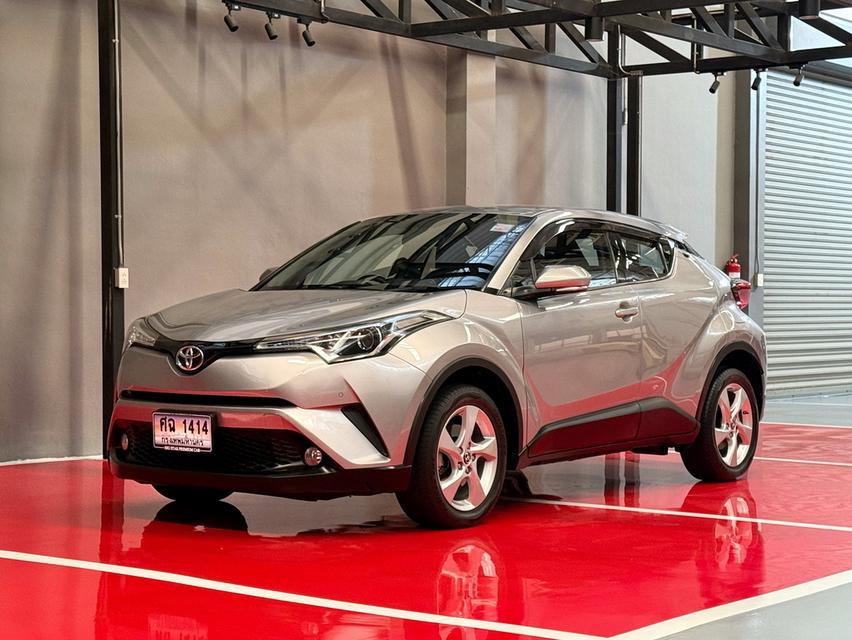 2019 TOYOTA CHR 1.8 MID รุ่น TOP เบนซิน รถมือเดียวออกป้ายแดง รถวิ่งน้อย สภาพป้ายแดง รถไม่เคยมีอุบัติเหตุครับ รูปที่ 4