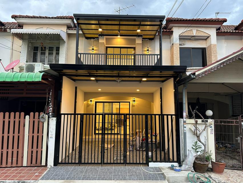 หมู่บ้านนันทิชา4 ไทรน้อย นนทบุรี ทาวน์เฮ้าส์ 2 ชั้น  ตกแต่งใหม่พร้อมอยู่ 2