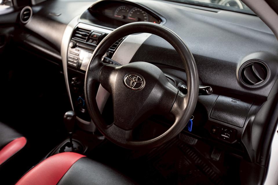 Toyota Vios 1.5E ปี 2010 เกียร์ออโต้ สีขาว   16