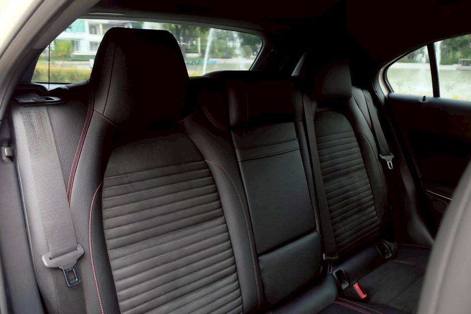 ด่วน Mercedes Benz A180 AMG Dynamic ปี 2016 รถหรูสภาพสวยๆ ราคาประหยัด 11