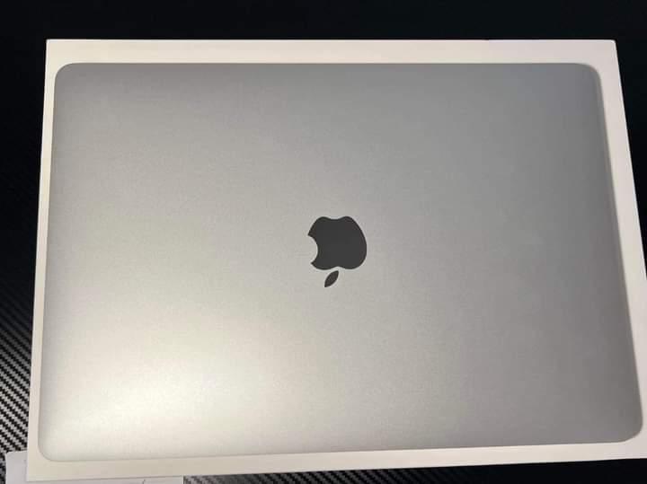 ปล่อย Macbook Pro 2