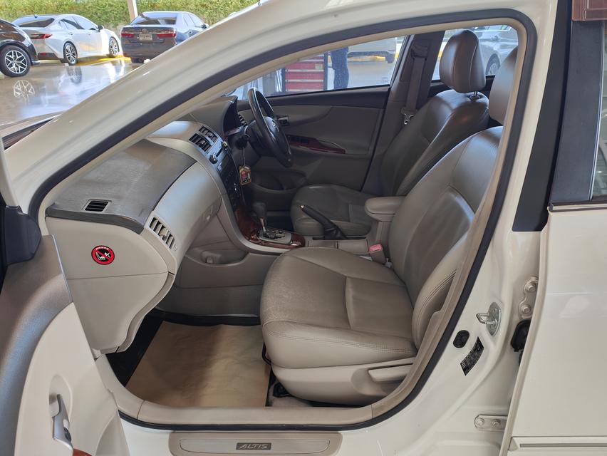 Toyota Corolla Altis 2.0 G AT  11