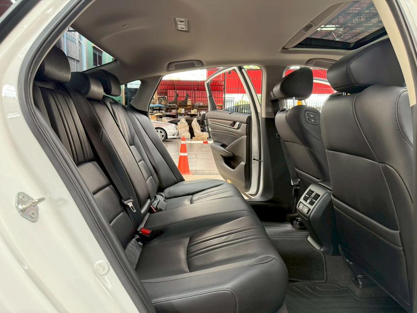 HONDA ACCORD 2.0 HYBRID TECH ปี2020 รถบ้านแท้ ออพชั่นเต็มคัน พร้อมใช้ 8