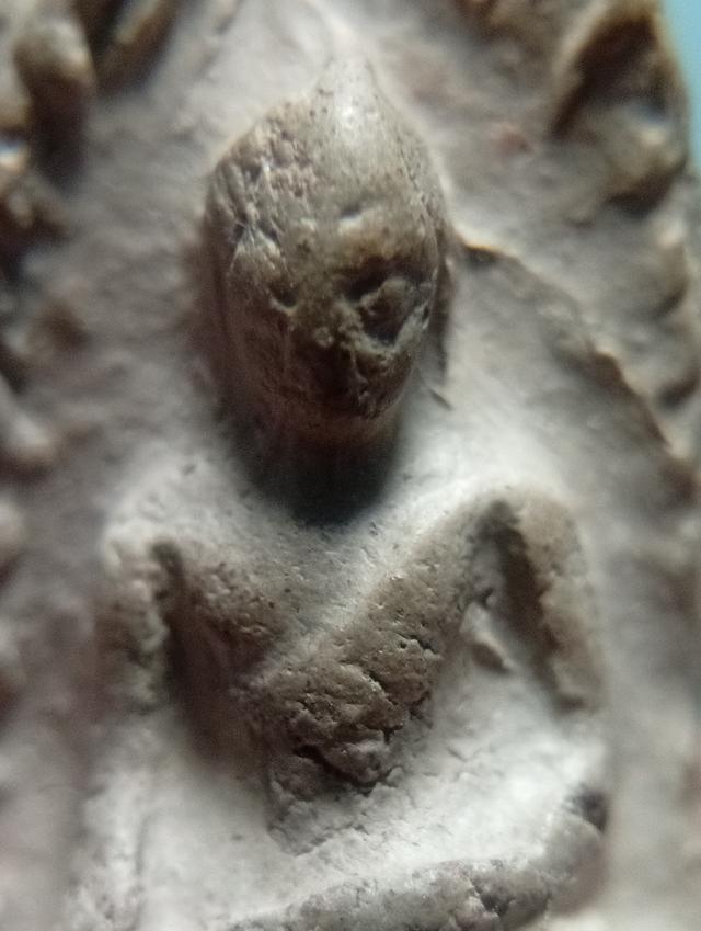 พระรอดพิมพ์ใหญ่กรุวัดมหาวัน รูปที่ 2