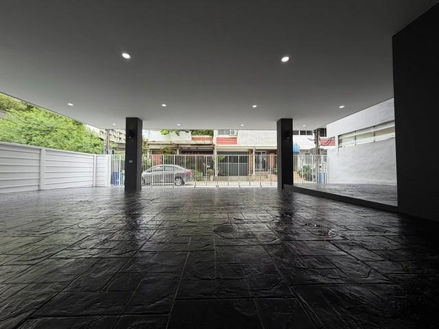ขาย โฮมออฟฟิศ 5 ชั้น พระราม 9 ซอย 7 รวมดาดฟ้า พร้อมลิฟท์ สไตล์ Modern Luxury ใจกลางพระราม 9 หลัง Central พระราม9 เดินถึง MRT พระราม 9 4