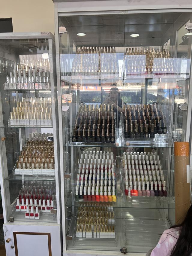 ขายส่งอุปกรณ์ทำเล็บต่อขนตา มีครบชุด ใครอยากเปิดร้าน อยากมีชุดทำเล็บเองที่บ้าน ชาจสีเล็บเป็นหมื่นๆสี ราคาส่งจากจีน มีให้เลือกเยอะมาก ติดต่อ0859898398