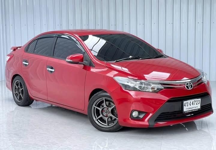 Toyota Vios สีแดง