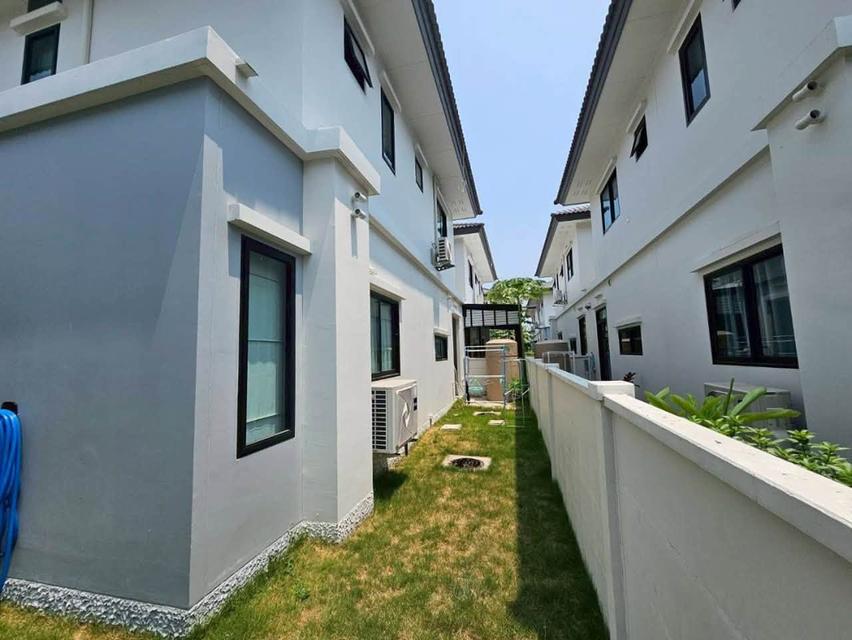 ขาย /ให้เช่า บ้านแฝด สูง 2 ชั้น หมู่บ้านบริทาเนีย บางนา-สุวรรณภูมิ ( กม.26 ) 3