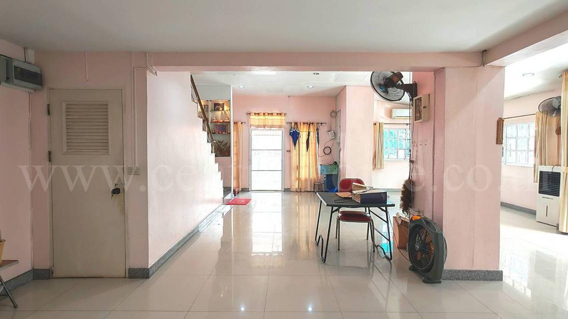 ทาวน์เฮ้าส์ 2 ชั้นครึ่ง สรานนท์ ติวานนท์ - ปากเกร็ด หลังมุม 9