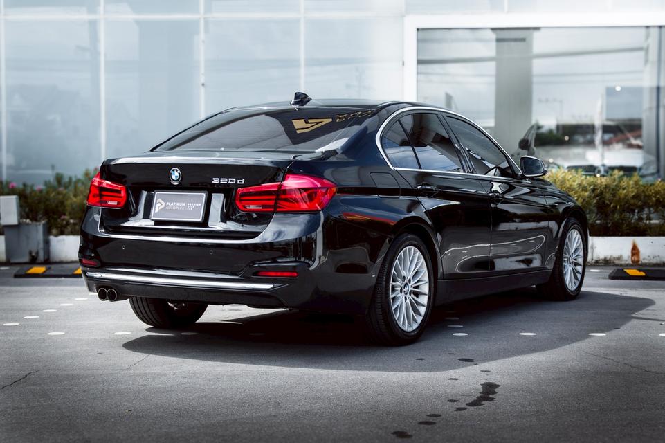 BMW 320d Luxury ปี 2017 ไมล์ 19x,xxx 8