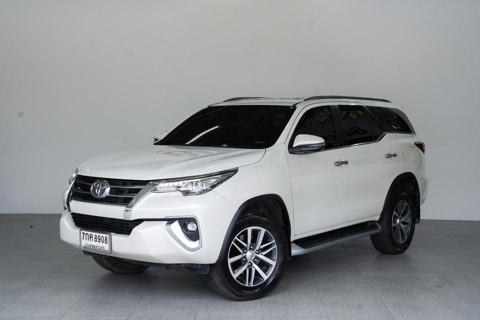 TOYOTA FORTUNER 2.4 V AT ปี 2017 จด 2018