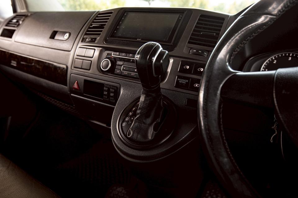 VOLKSWAGEN CARAVELLE 2.0 TDI ดีเซล 2013 สีเทา ประตูไฟฟ้า รูปที่ 13