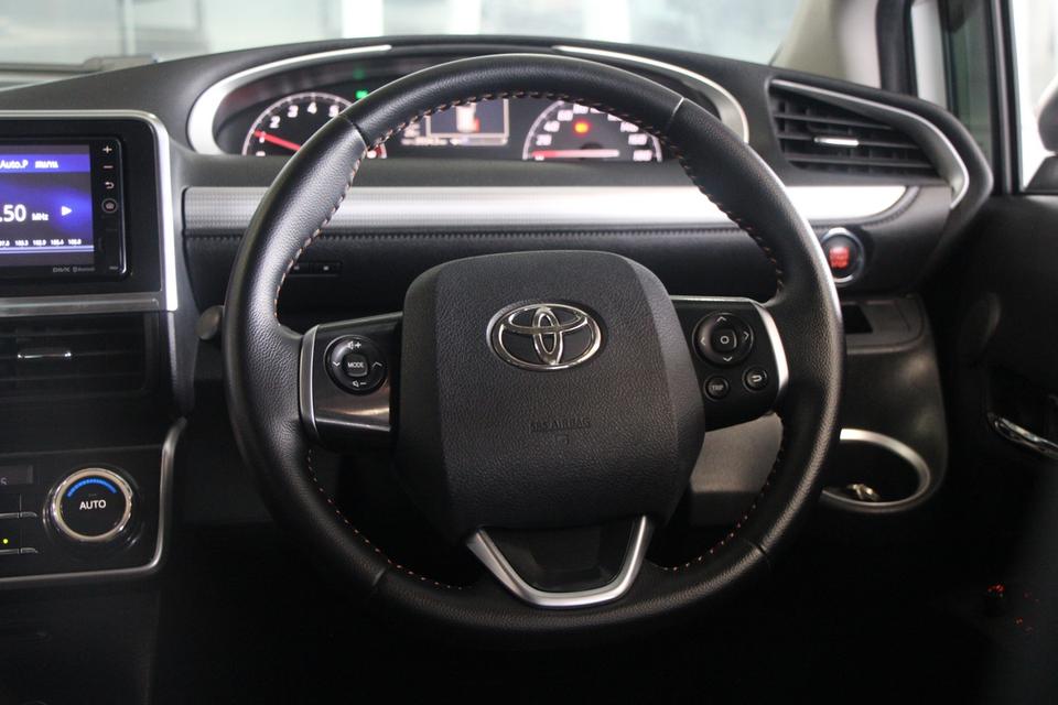 TOYOTA SIENTA 9