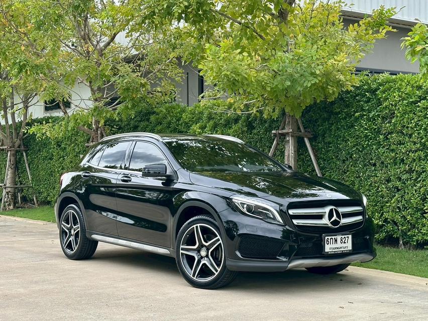 BENZ GLA250 AMG Dynamic 2017จด18 รถบ้านมือเดียวป้ายแดง สีเดิมทั้งคัน เข้าศูนย์ตลอด ใบเสร็จครบทุกระยะ