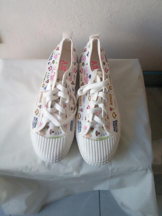 รองเท้าผ้าใบสตรีทลำลอง 3