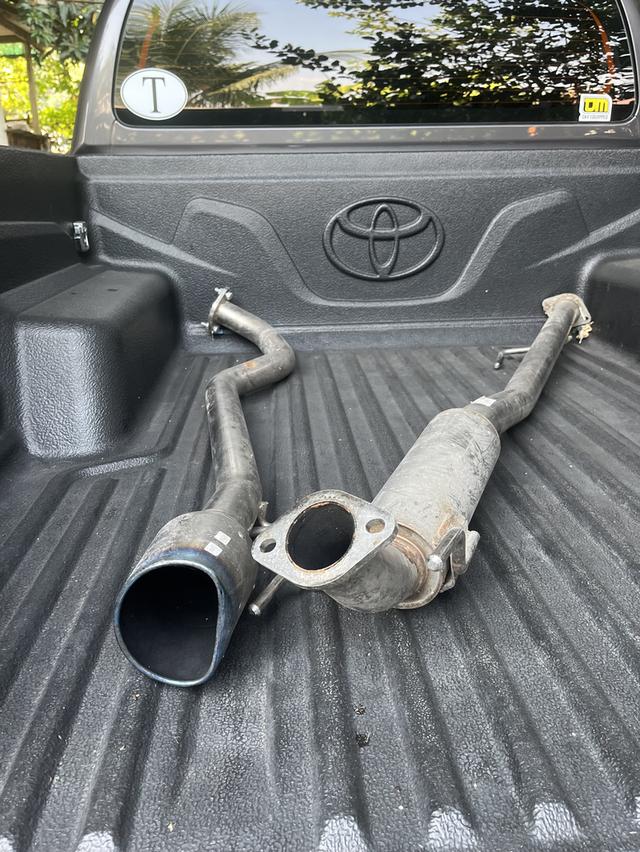 ท่อไอเสียแต่งของรถกะบะ Toyota รีโว่ ขายถูกมาก ราคา 3900 บาท สนใจติดต่อ 0814561773
