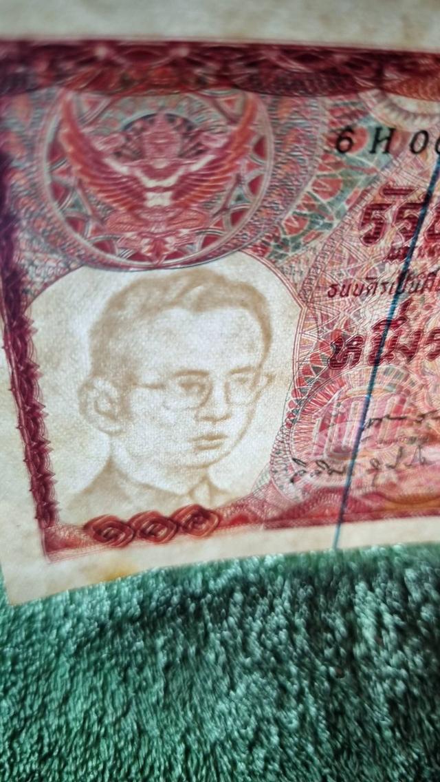 ธนบัตร 𝟏𝟎𝟎 บาท รัชกาลที่ 𝟗 แบบ 𝟏𝟐 ลายเซ็น พนัส-วิจิตร 3