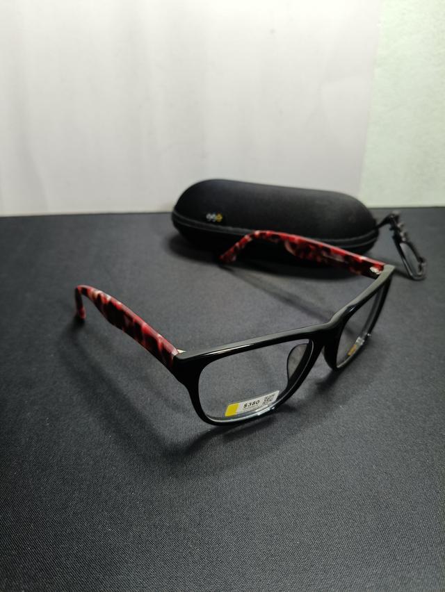 กรอบแว่นสายตาทรงสวย e-G-G Optical ขาลายกระแดงชิคๆ พร้อมกล่อง