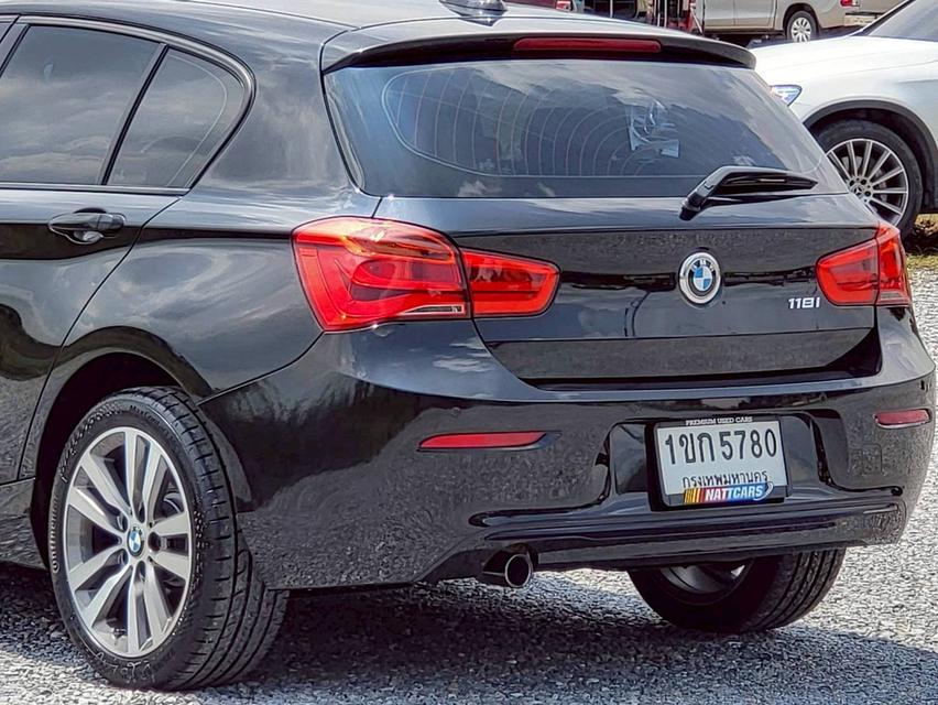 BMW 118i Sport Line Hatchback (F20) LCI 2016 แฮทช์แบ็กสุดหรู คล่องตัว ปลอดภัย ราคาประหยัด 9