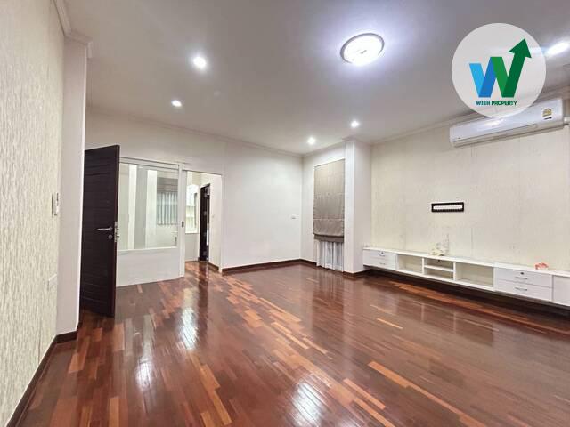 ขายบ้านขนาดครอบครัวใหญ่ 2 ชั้นพร้อมเข้าอยู่ได้เลยมีของแถมมีแอร์ เฟอร์เจอร์ จัดสวน ถังน้ำ ปั้มน้ำ เครื่องทำน้ำอุ่น 4