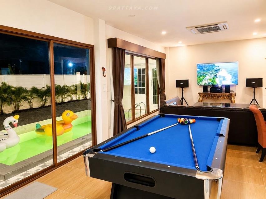 For Sale — Large Pool Villa Compound, Huai Yai PattayaSpacious pool villa compound for sale in Huai Yai, Pattaya, three houses on a land plot. 6