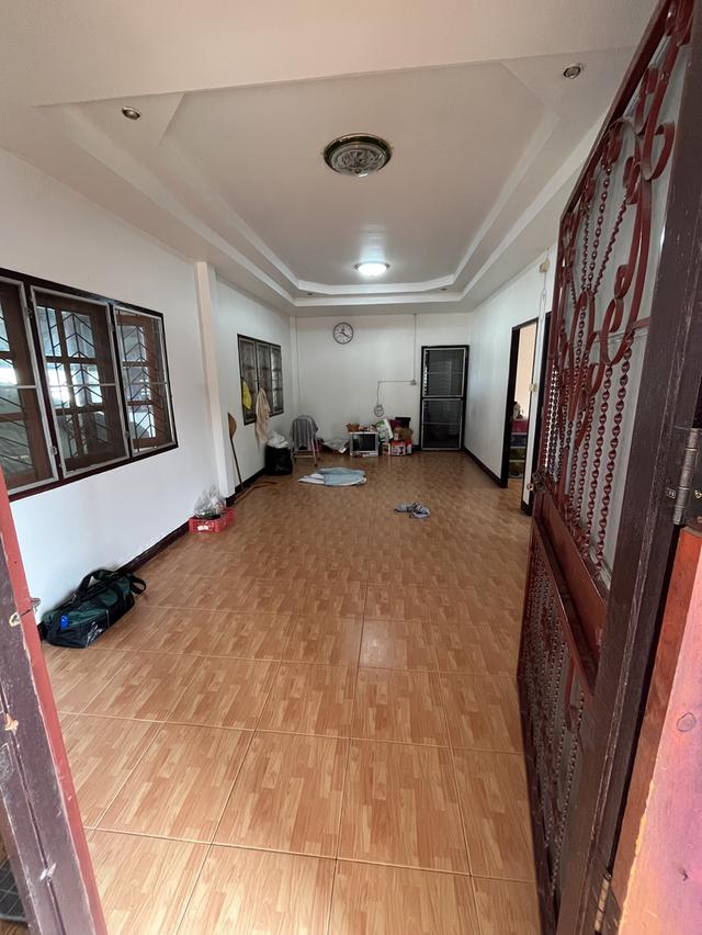 บ้านเดี่ยวหนึ่งชั้น สองห้องนอน สองห้องน้ำ หนึ่งห้องครัว มีที่จอดรถสองคัน 9