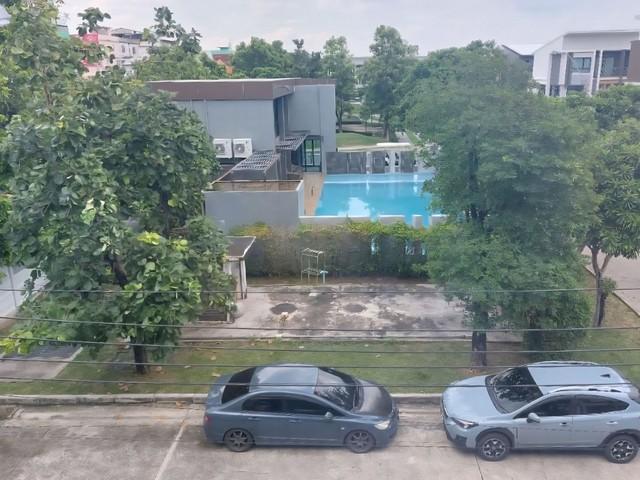 ให้เช่า ทาวน์โฮม3ชั้น วิวสระว่ายน้ำ 25ตรว.อยู่ถนน รามอินทรา65 ใกล้แฟชั่นไอส์แลนด์ 2